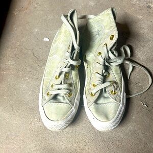 Converse size 8